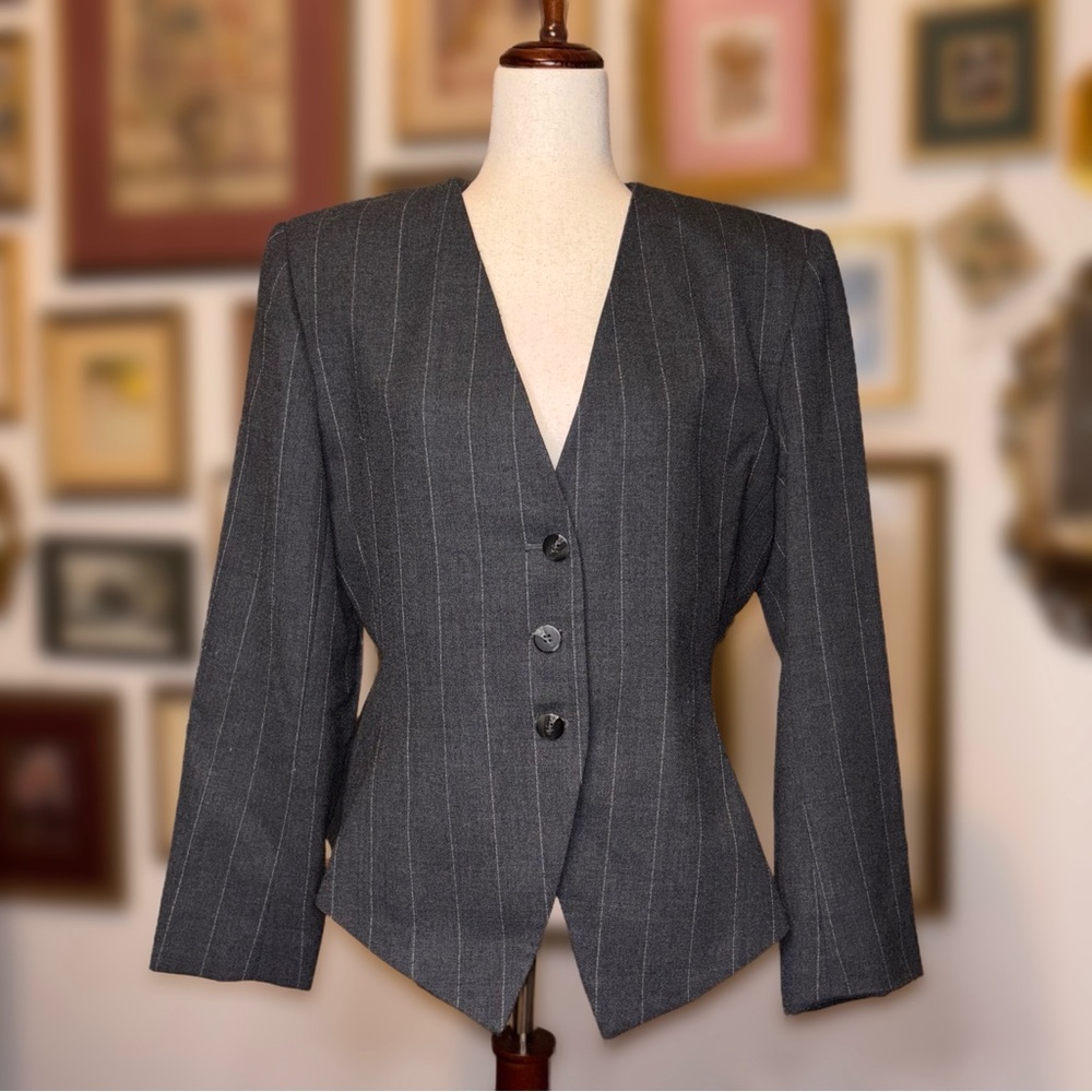 100% Wool Fitted Charcoal Pinstripe Blazer